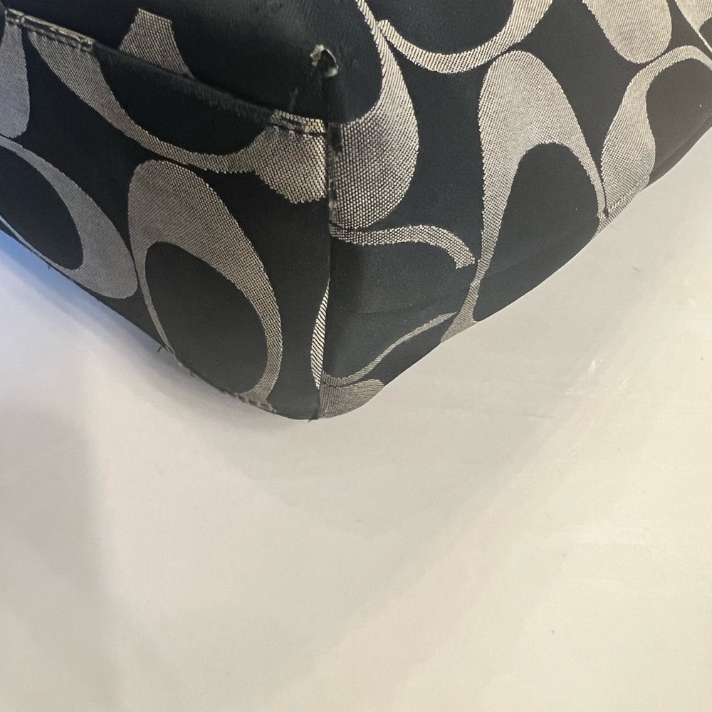 Coach Black and Cream Signature Tote - Picture 4 of 6